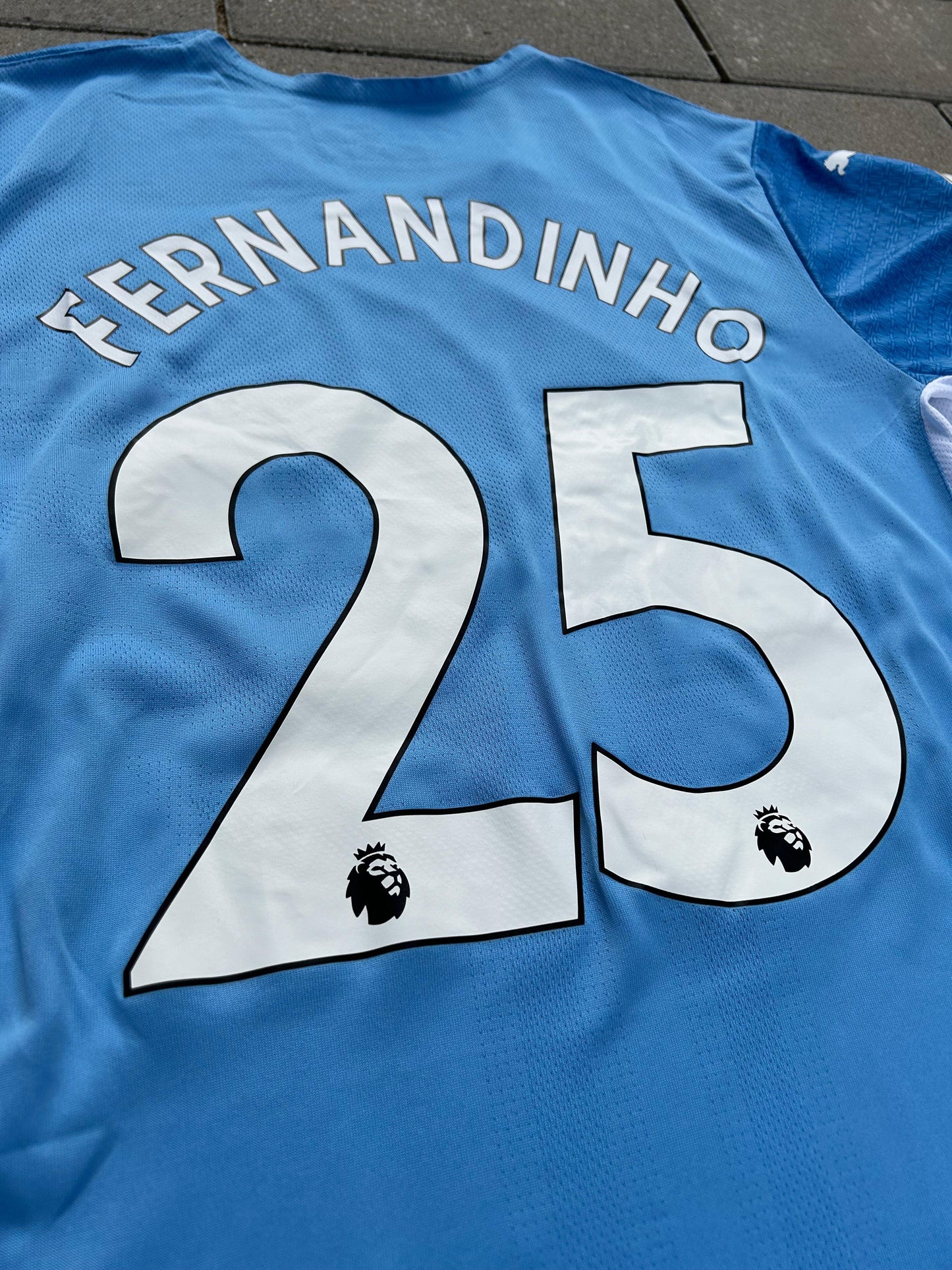 Manchester City 2021/22 Authentic Home Shirt Fernandinho #25 Size XL