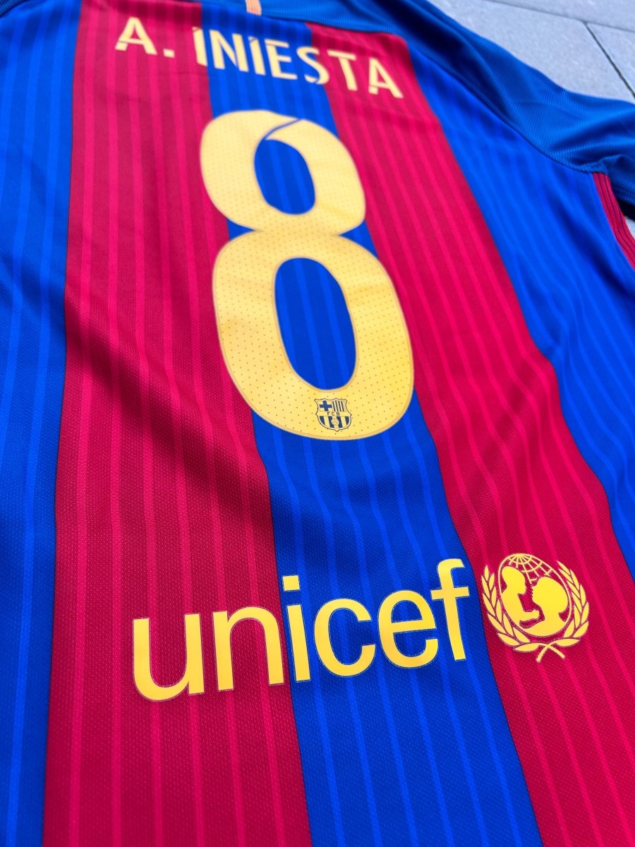 Barcelona 2016/17 Authentic Home Shirt Iniesta 8 Size S - Shorty Football Shirts