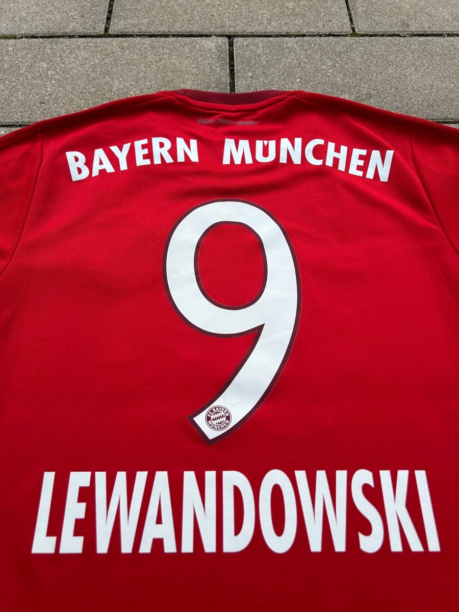 Bayern München 2015/16 Original Home Shirt Lewandowski 9 Size S - Shorty Football Shirts