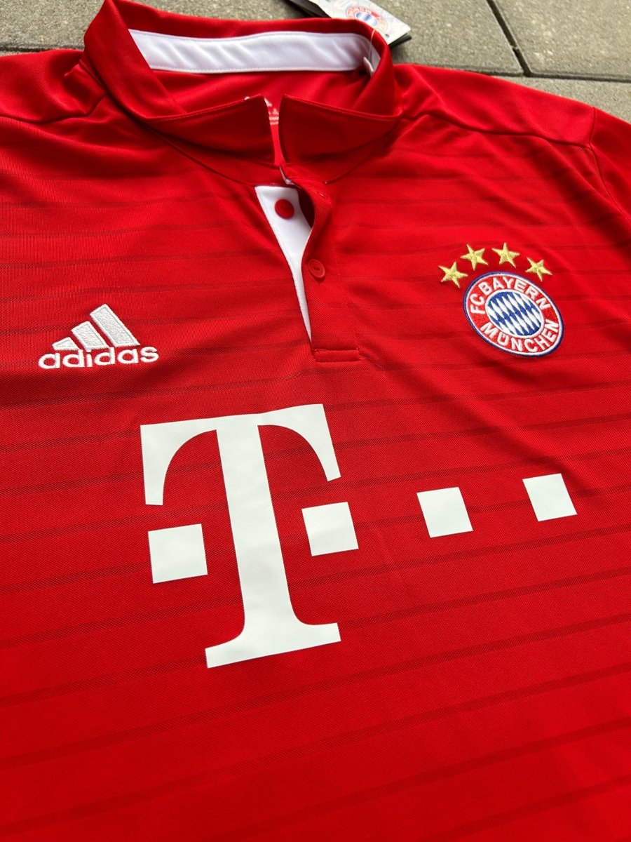 Bayern München 2016/17 Authentic Home Shirt Lewandowski 9 Size XXL - Shorty Football Shirts