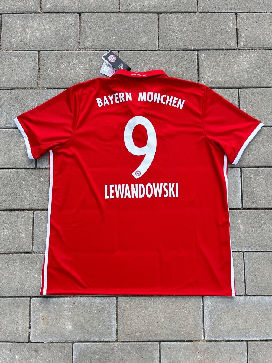 Bayern München 2016/17 Authentic Home Shirt Lewandowski 9 Size XXL - Shorty Football Shirts
