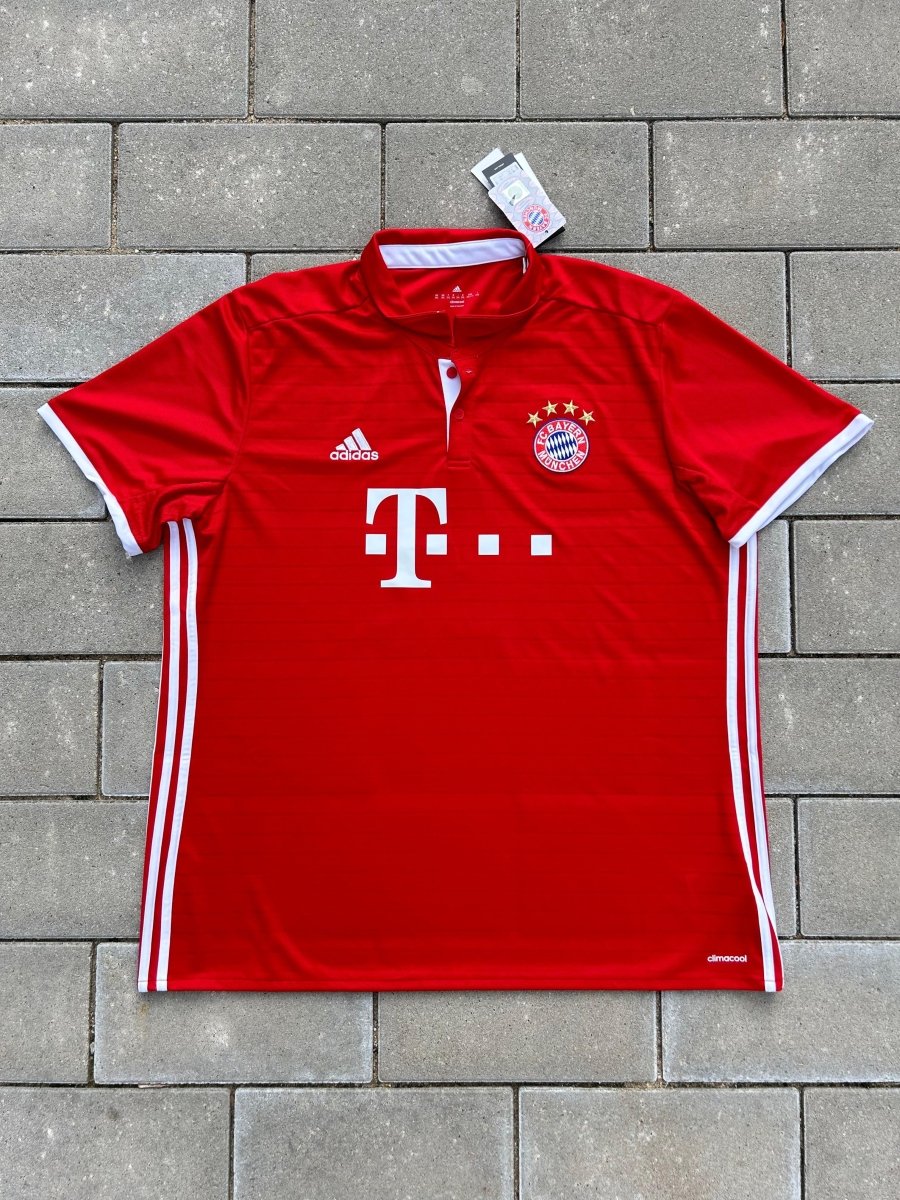 Bayern München 2016/17 Authentic Home Shirt Lewandowski 9 Size XXL - Shorty Football Shirts