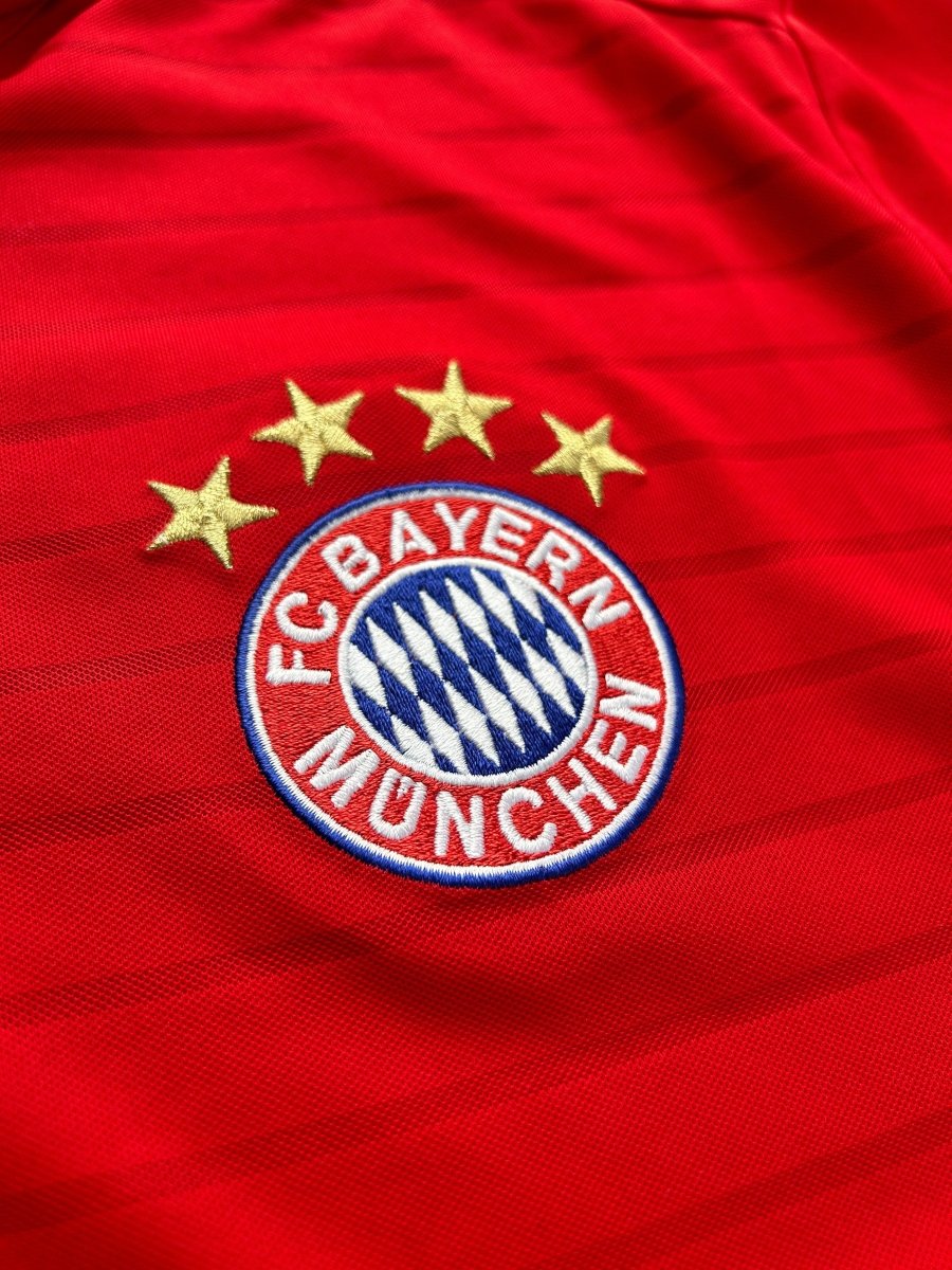 Bayern München 2016/17 Authentic Home Shirt Lewandowski 9 Size XXL - Shorty Football Shirts