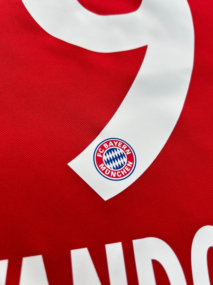 Bayern München 2016/17 Authentic Home Shirt Lewandowski 9 Size XXL - Shorty Football Shirts