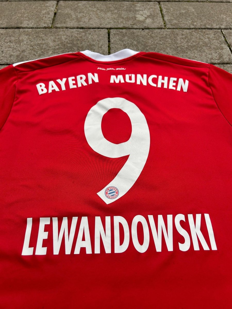 Bayern München 2017/18 Original Home Shirt Lewandowski 9 Size L - Shorty Football Shirts