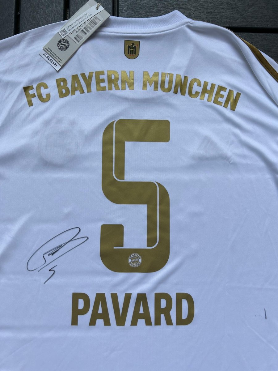 Bayern München 2022/23 Signed Authentic Away Shirt Pavard 5 Size L - Shorty Football Shirts