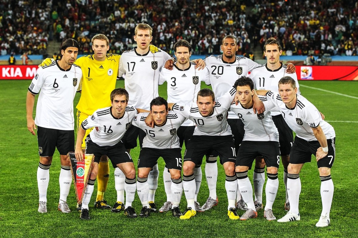 Germany 2010/11 Original Home Shirt Size S - Shorty Football Shirts