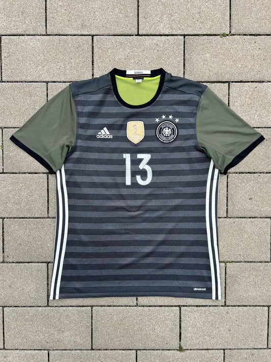 Germany 2015/17 Original Away Shirt Müller #13 Size M - Shorty Football Shirts