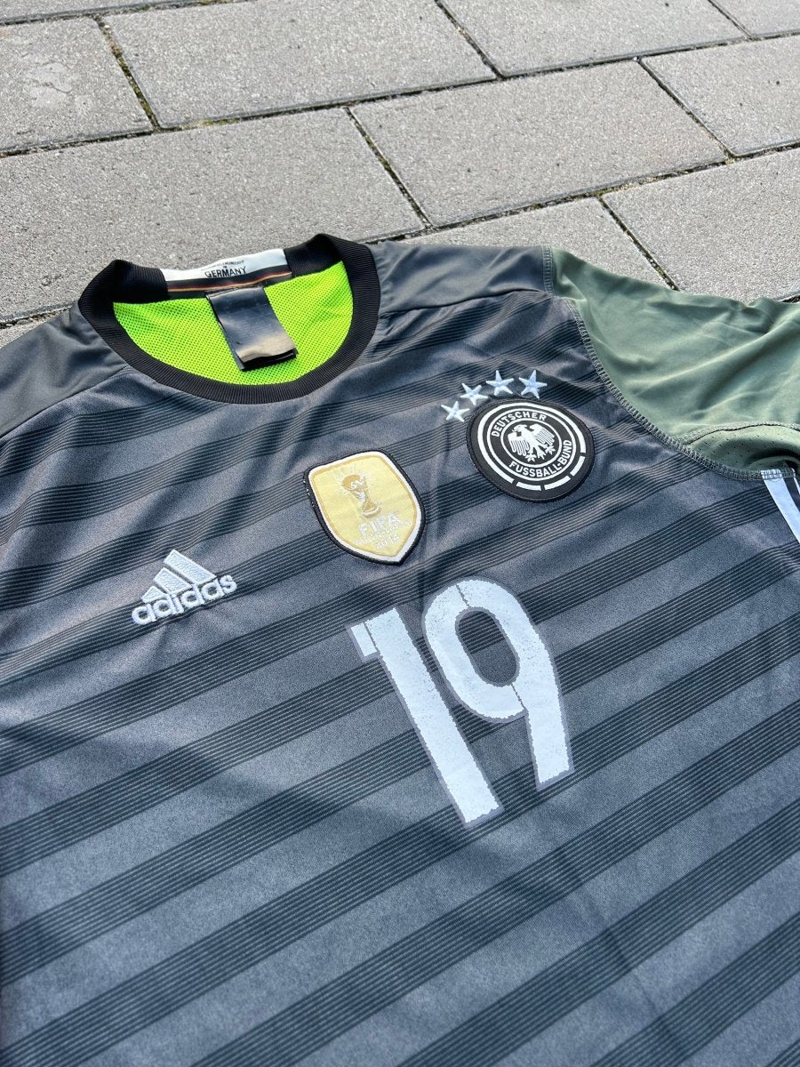 Germany 2016/17 Original Away Shirt Götze 19 Size M - Shorty Football Shirts