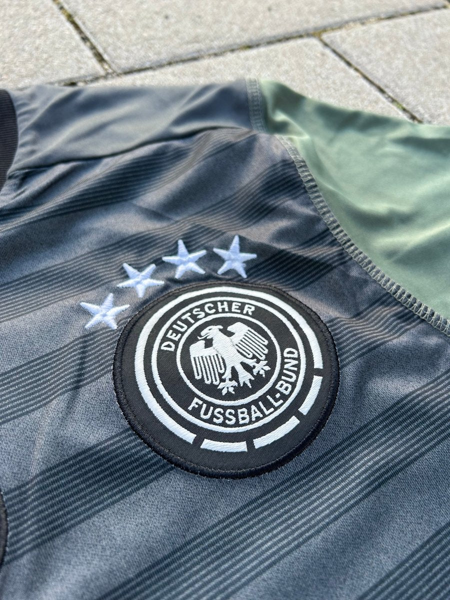 Germany 2016/17 Original Away Shirt Götze 19 Size M - Shorty Football Shirts