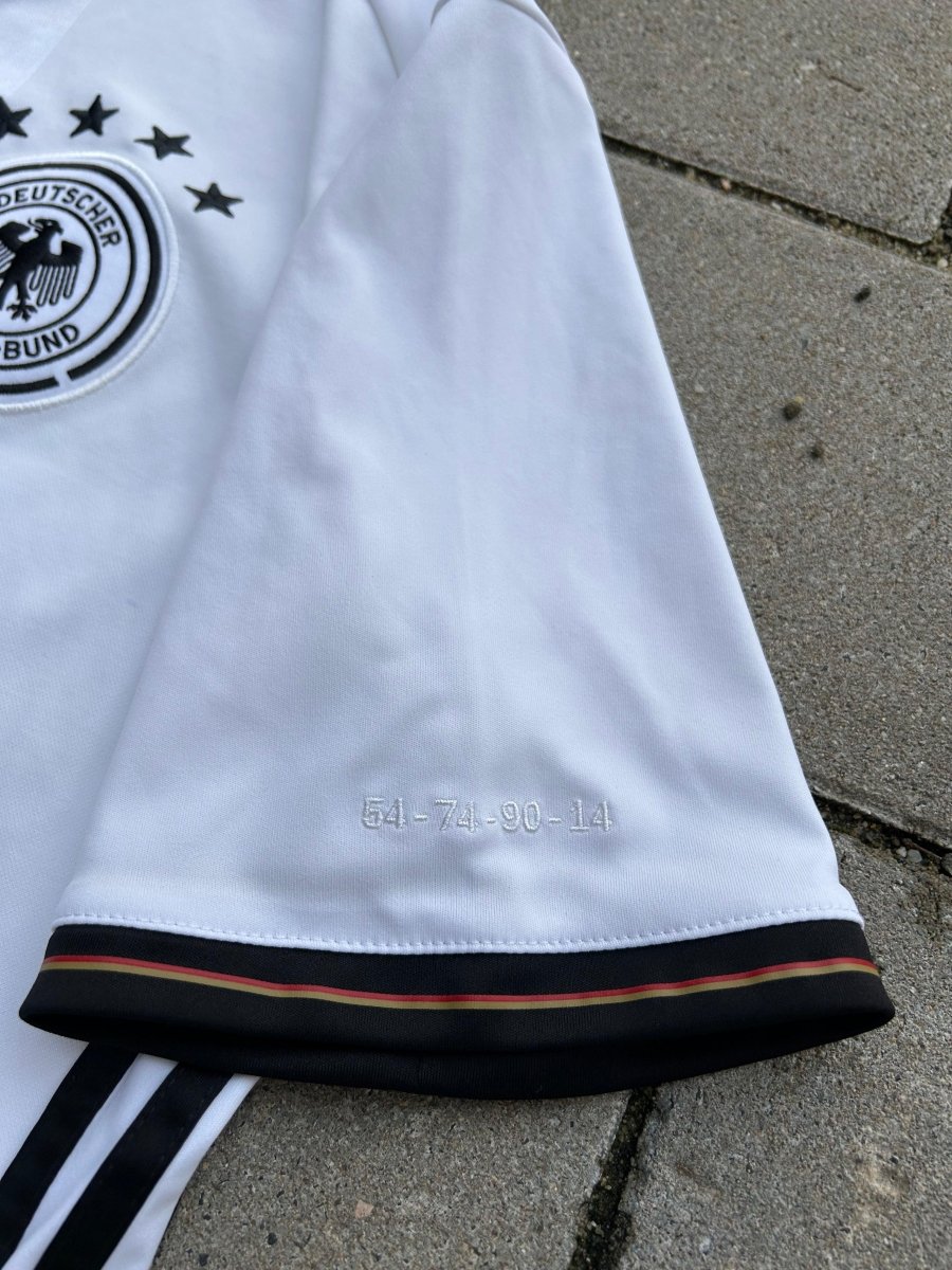 Germany 2016/17 Original Home Shirt Özil 8 Size S - Shorty Football Shirts