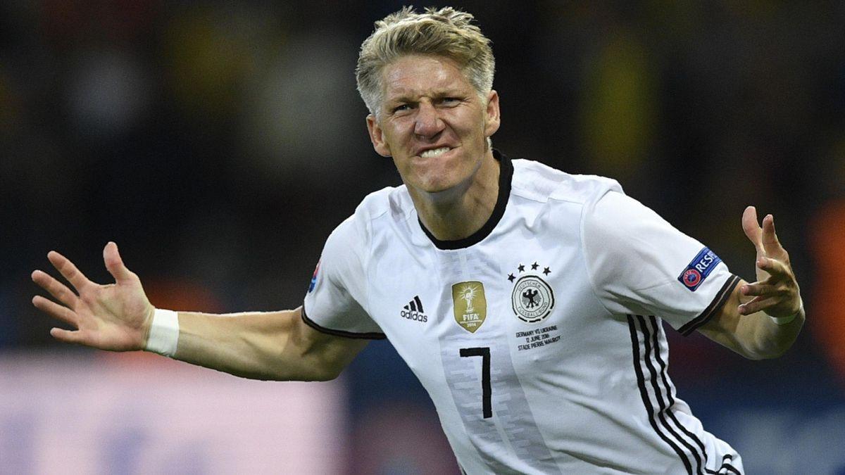 Germany 2016/17 Original Home Shirt Schweinsteiger 7 Size L - Shorty Football Shirts