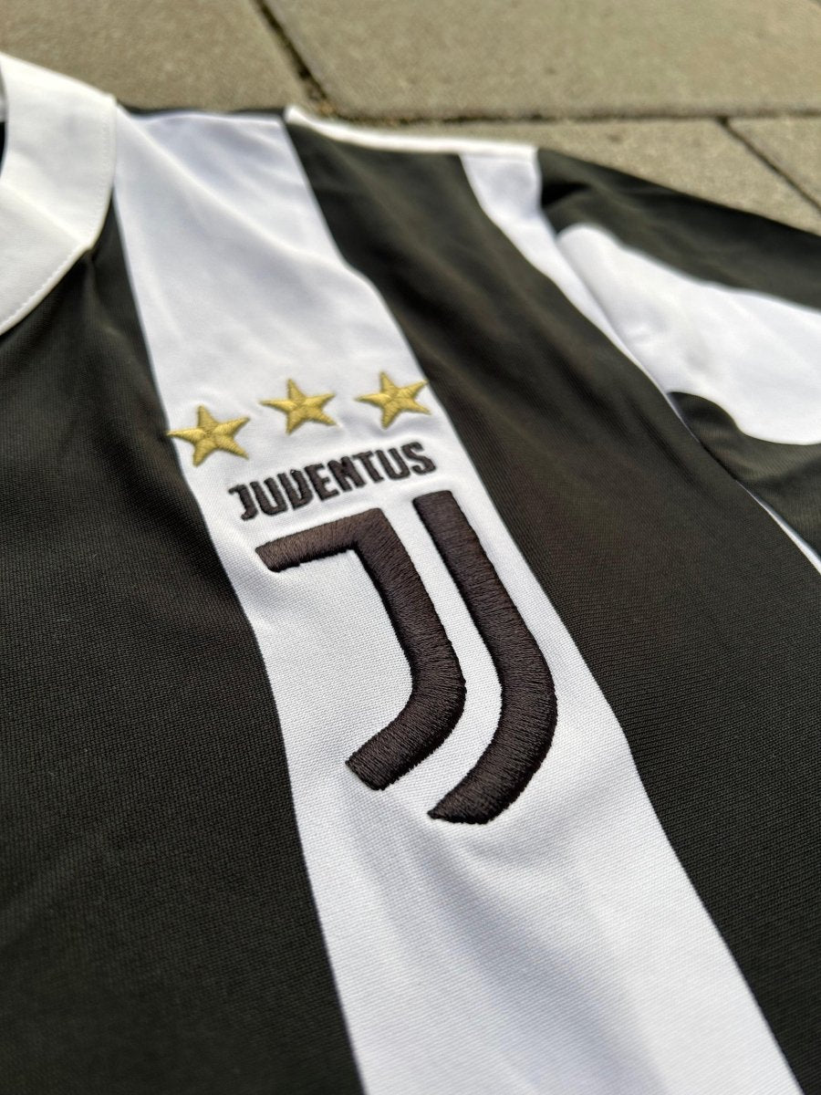 Juventus 2017/18 Original Home Shirt Ronaldo 7 Size M - Shorty Football Shirts