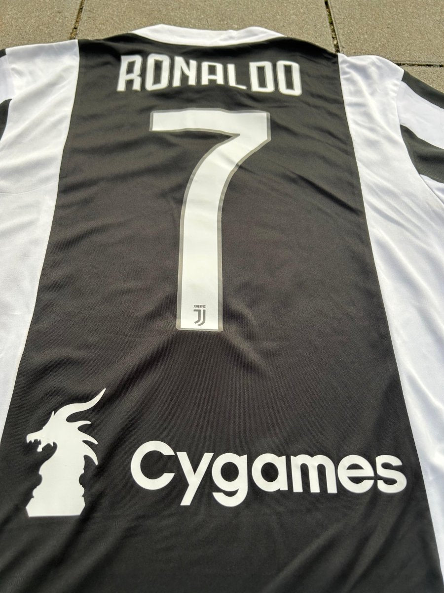 Juventus 2017/18 Original Home Shirt Ronaldo 7 Size M - Shorty Football Shirts