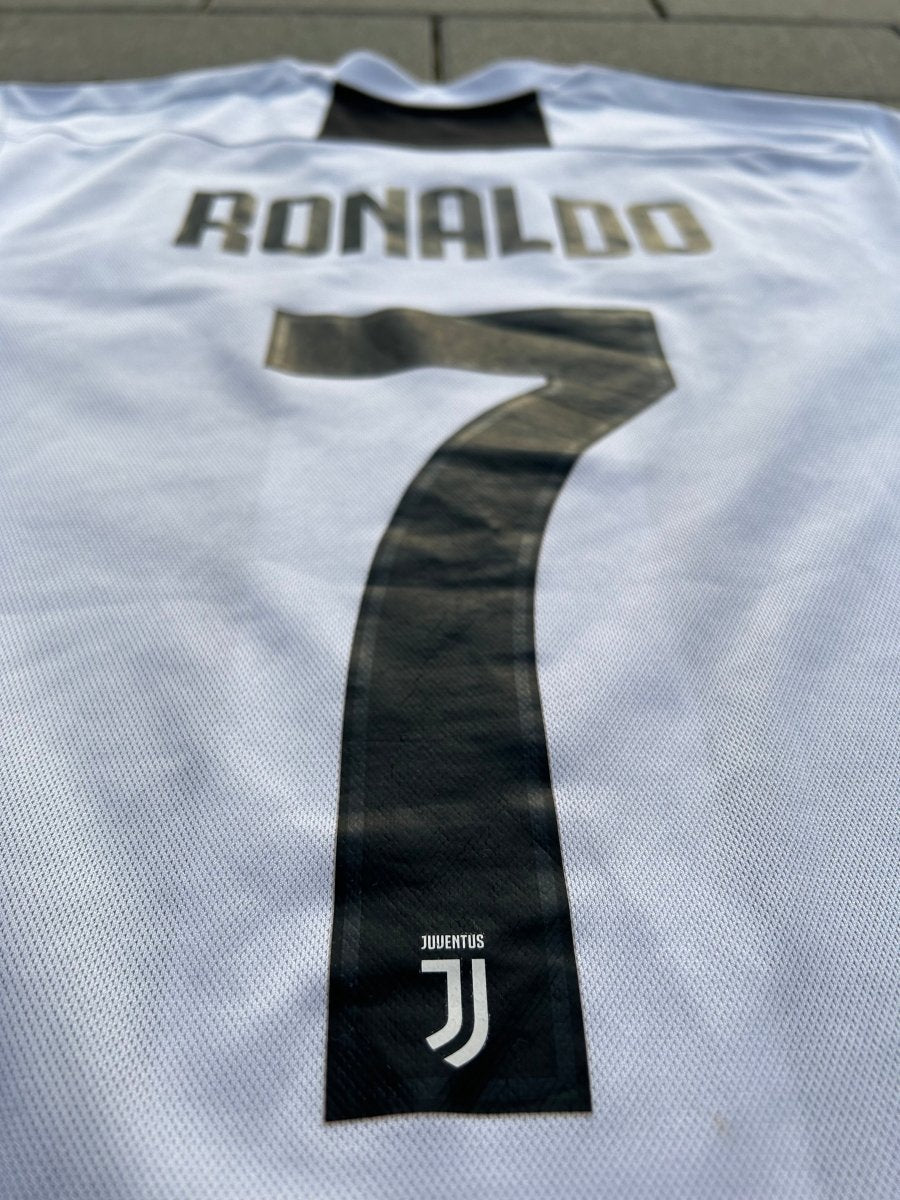 Juventus 2018/19 Original Home Shirt Ronaldo 7 Size S - Shorty Football Shirts