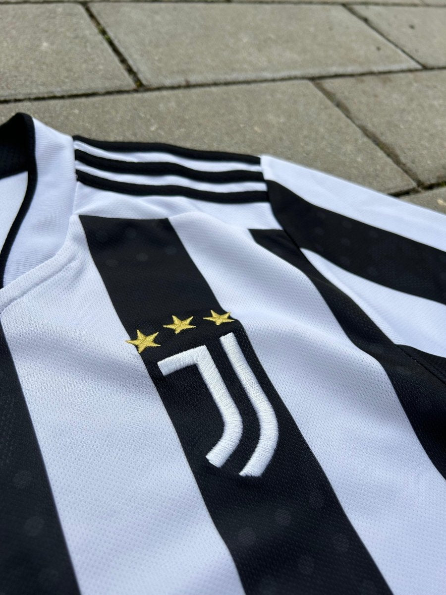 Juventus 2021/22 Original Home Shirt Size S - Shorty Football Shirts