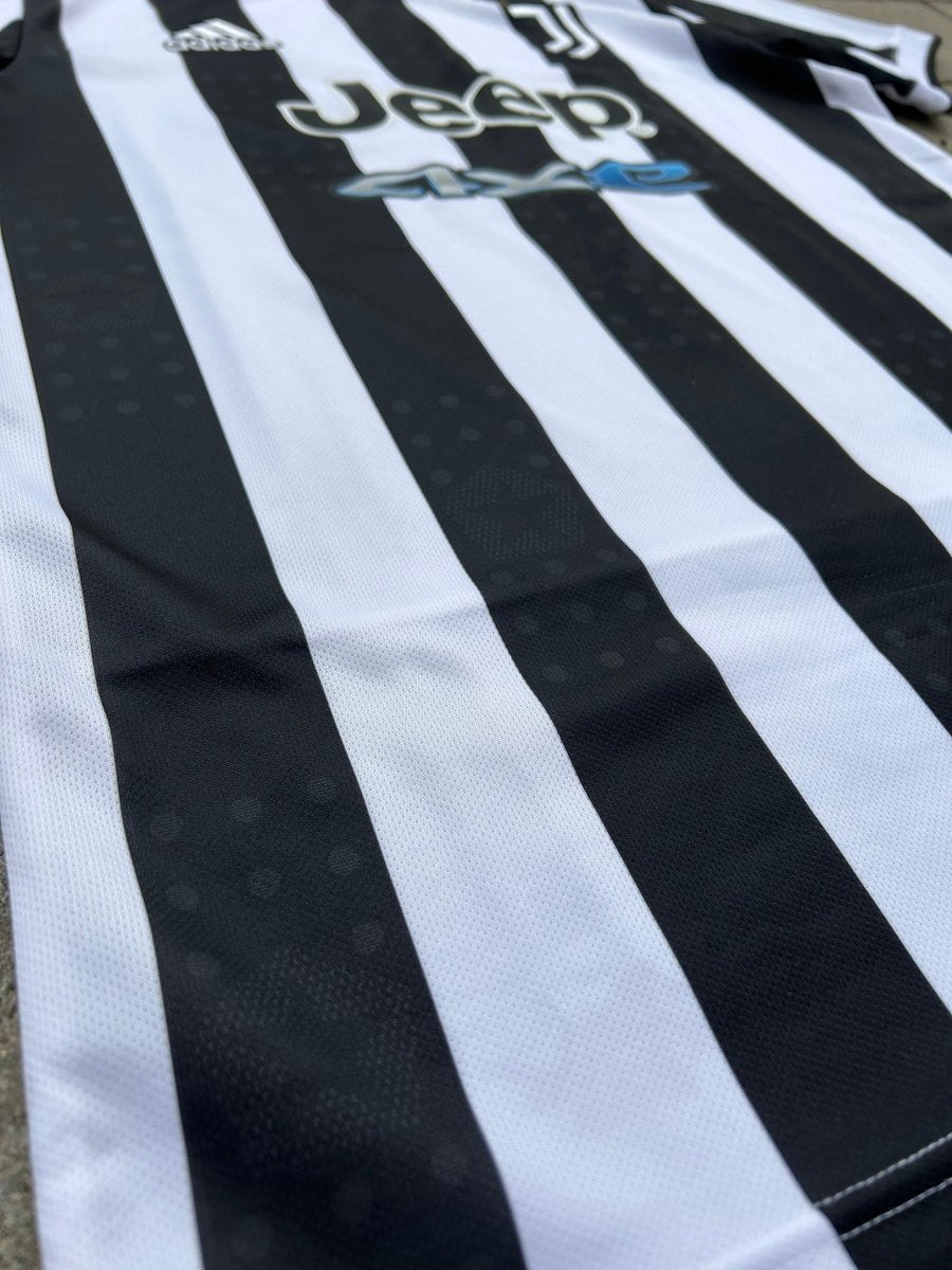 Juventus 2021/22 Original Home Shirt Size S - Shorty Football Shirts