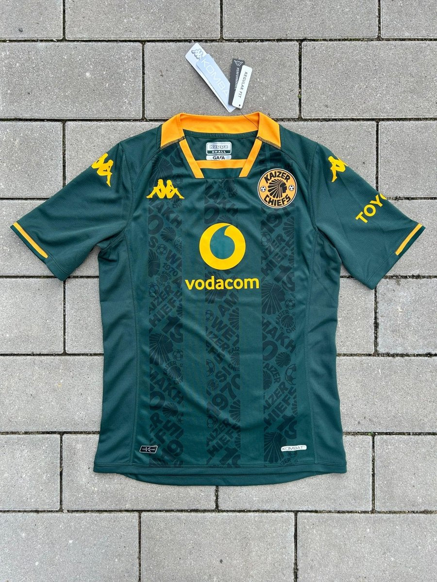 Kaizer Chiefs 2023/24 Original Away Shirt Size S - Shorty Football Shirts