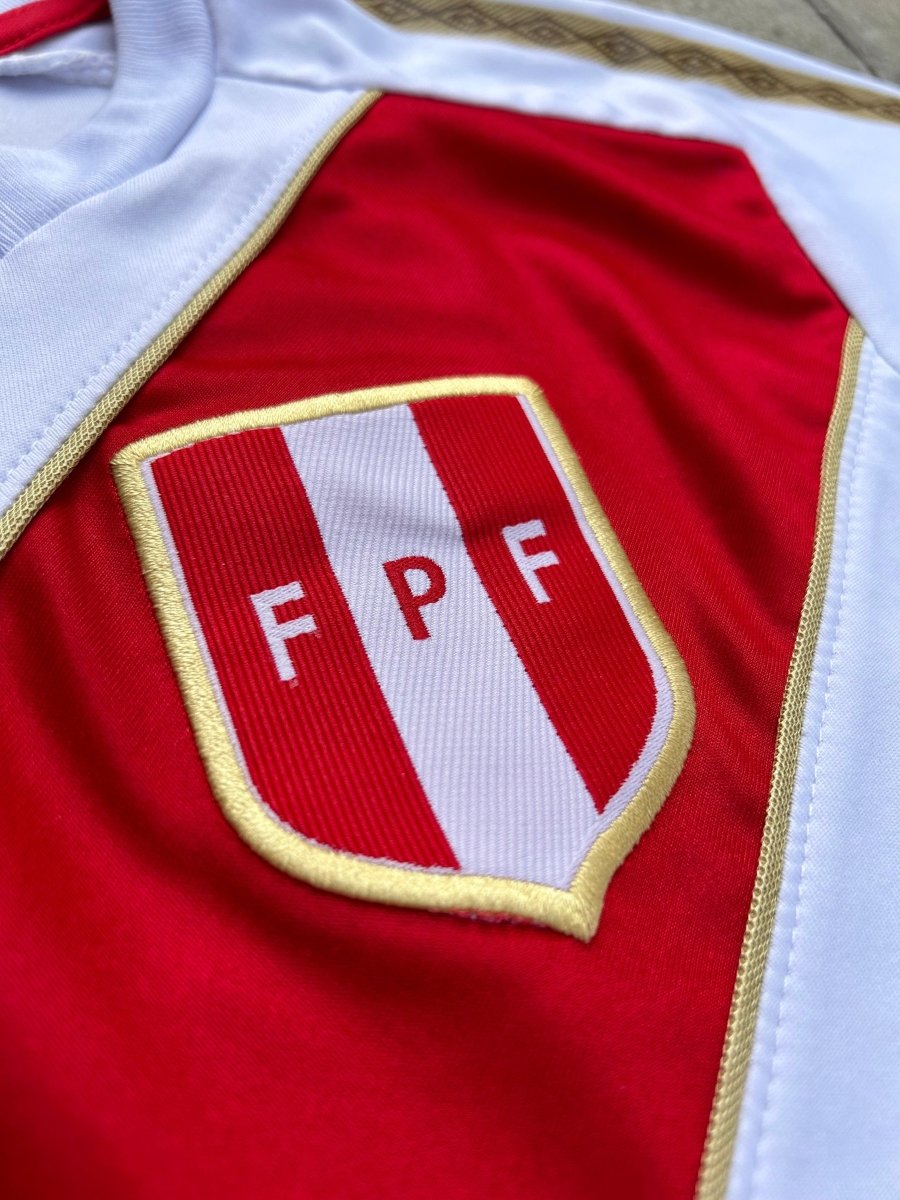 Peru 2018/19 Authentic Home Shirt Guerrero 9 Size S - Shorty Football Shirts