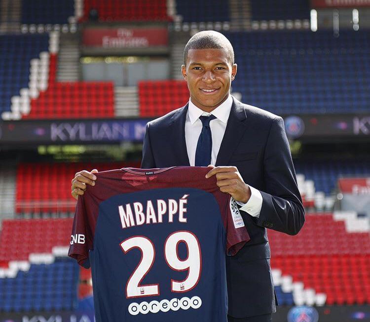 PSG 2017/18 Authentic Home Shirt Mbappe 29 Size S - Shorty Football Shirts