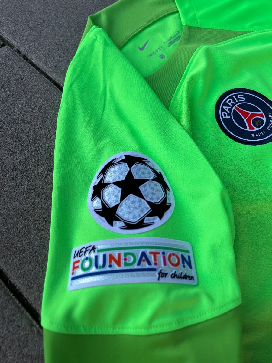 PSG 2022/23 Original GK UCL Shirt Donnarumma 99 Size XL - Shorty Football Shirts