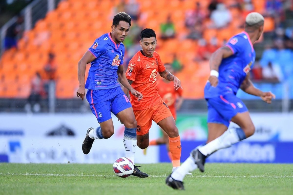 PT Prachuap 2022/23 Original Home Shirt Size M - Shorty Football Shirts