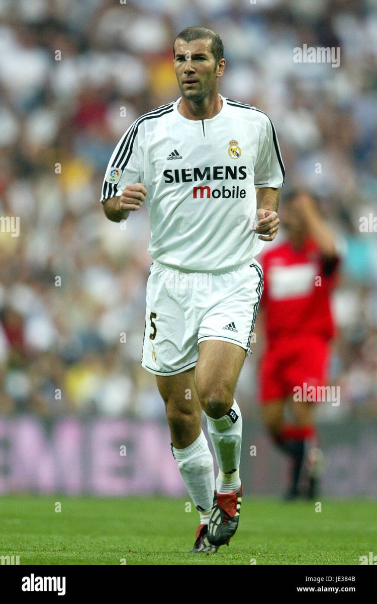 Real Madrid 2003/04 Authentic Home Shirt Zidane 5 Size XL - Shorty Football Shirts