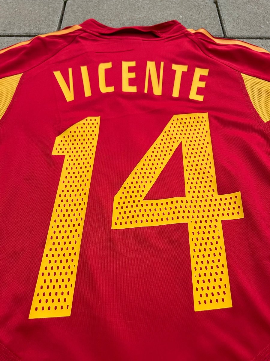 Spain 2004/06 Original Home Shirt Vicente 14 Size S - Shorty Football Shirts