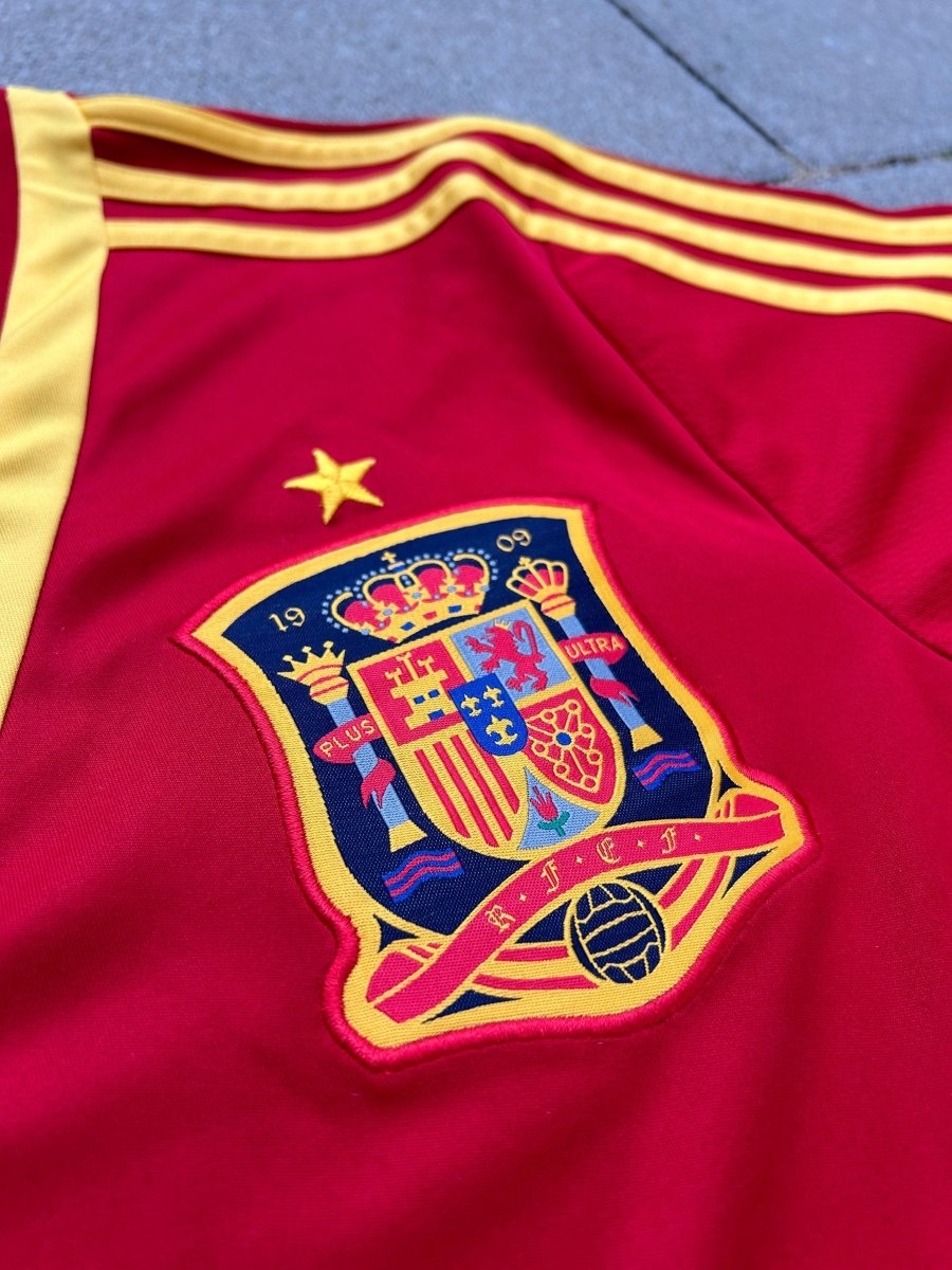 Spain 2013/14 Original Home Shirt Size M - Shorty Football Shirts