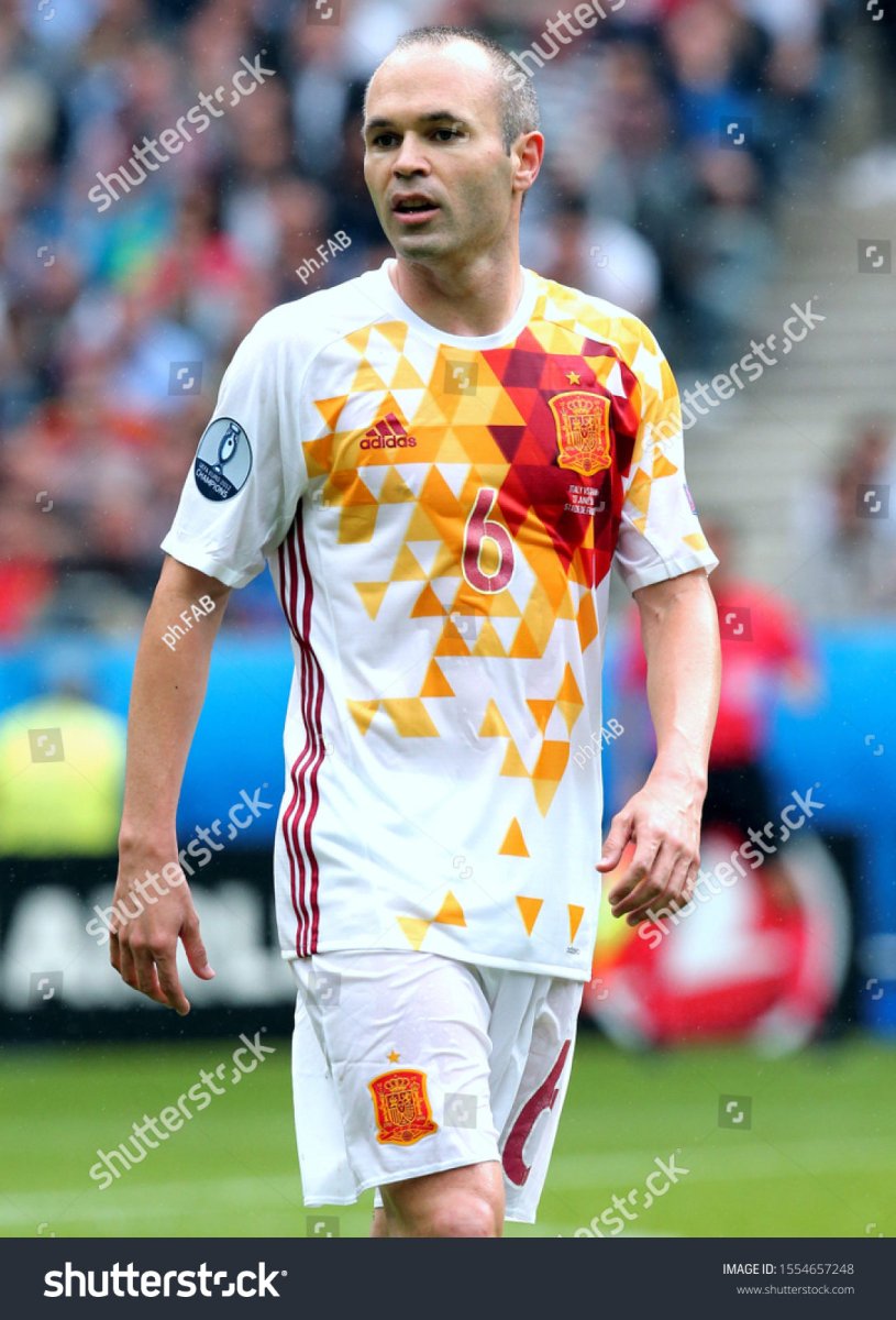 Spain 2016/17 Original Away Shirt Iniesta 6 Size XL - Shorty Football Shirts
