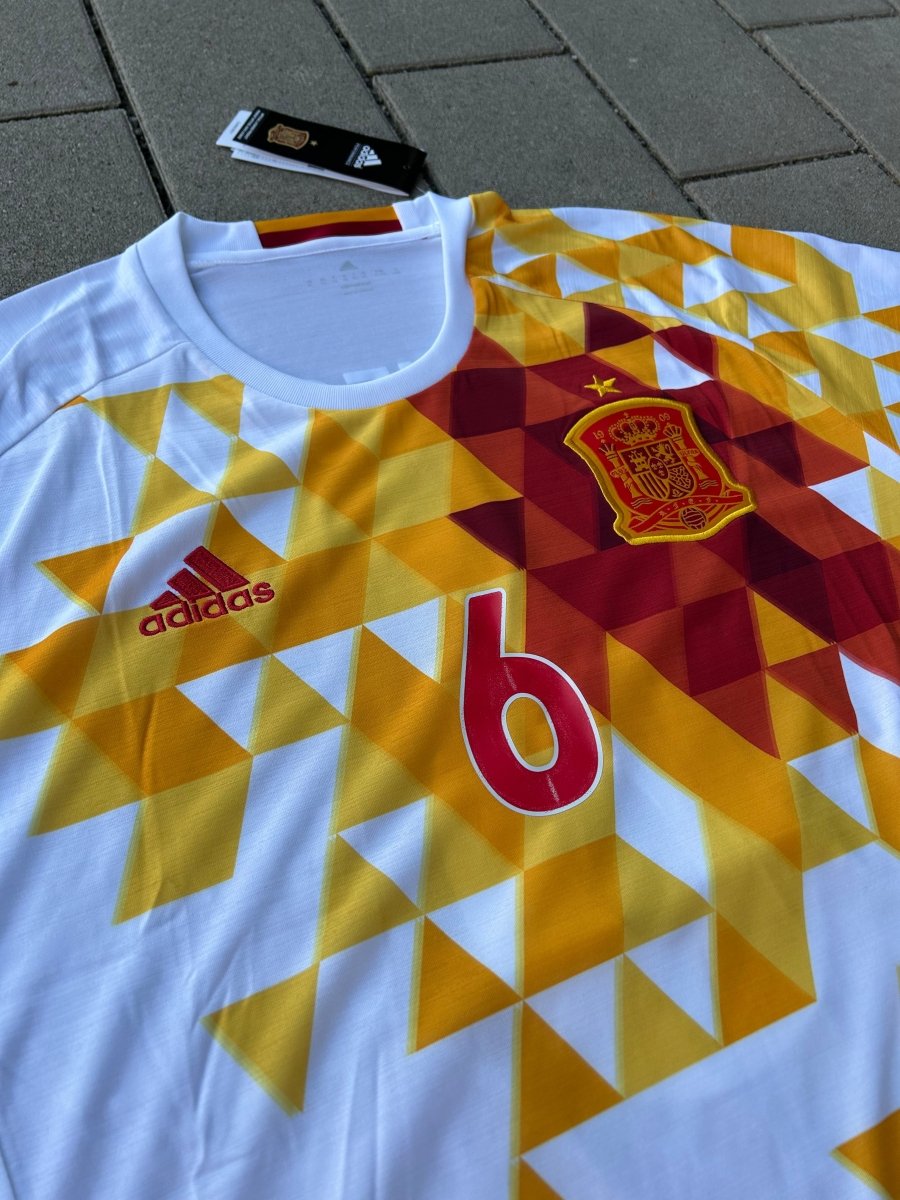 Spain 2016/17 Original Away Shirt Iniesta 6 Size XL - Shorty Football Shirts