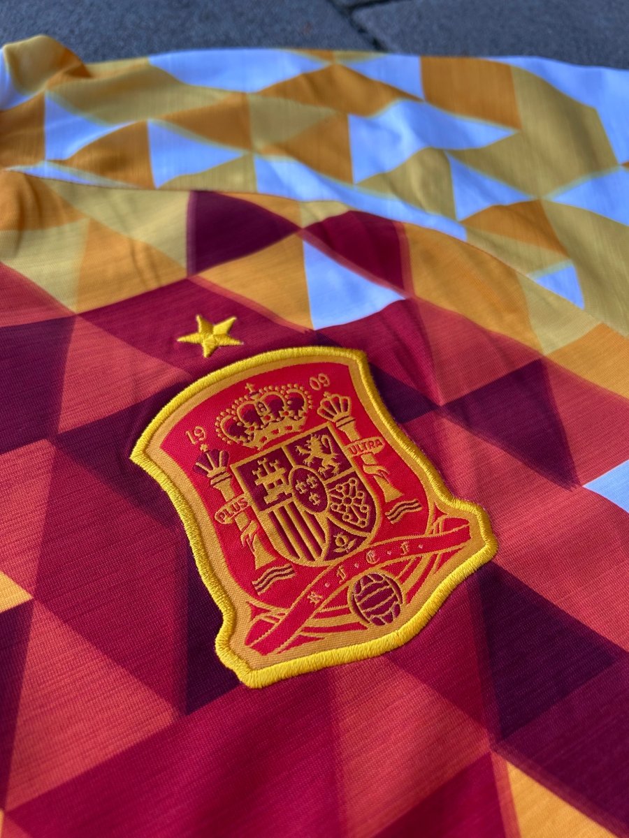 Spain 2016/17 Original Away Shirt Iniesta 6 Size XL - Shorty Football Shirts