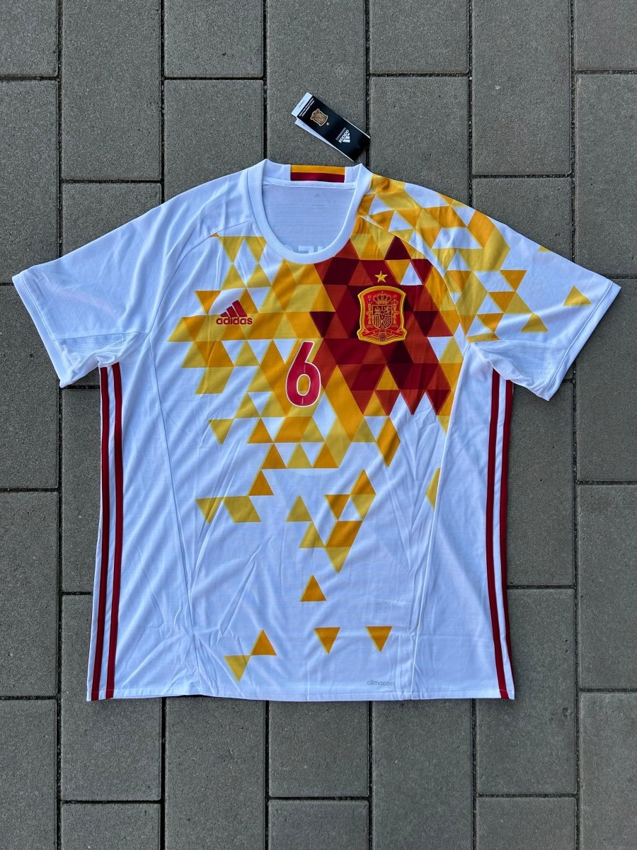Spain 2016/17 Original Away Shirt Iniesta 6 Size XL - Shorty Football Shirts