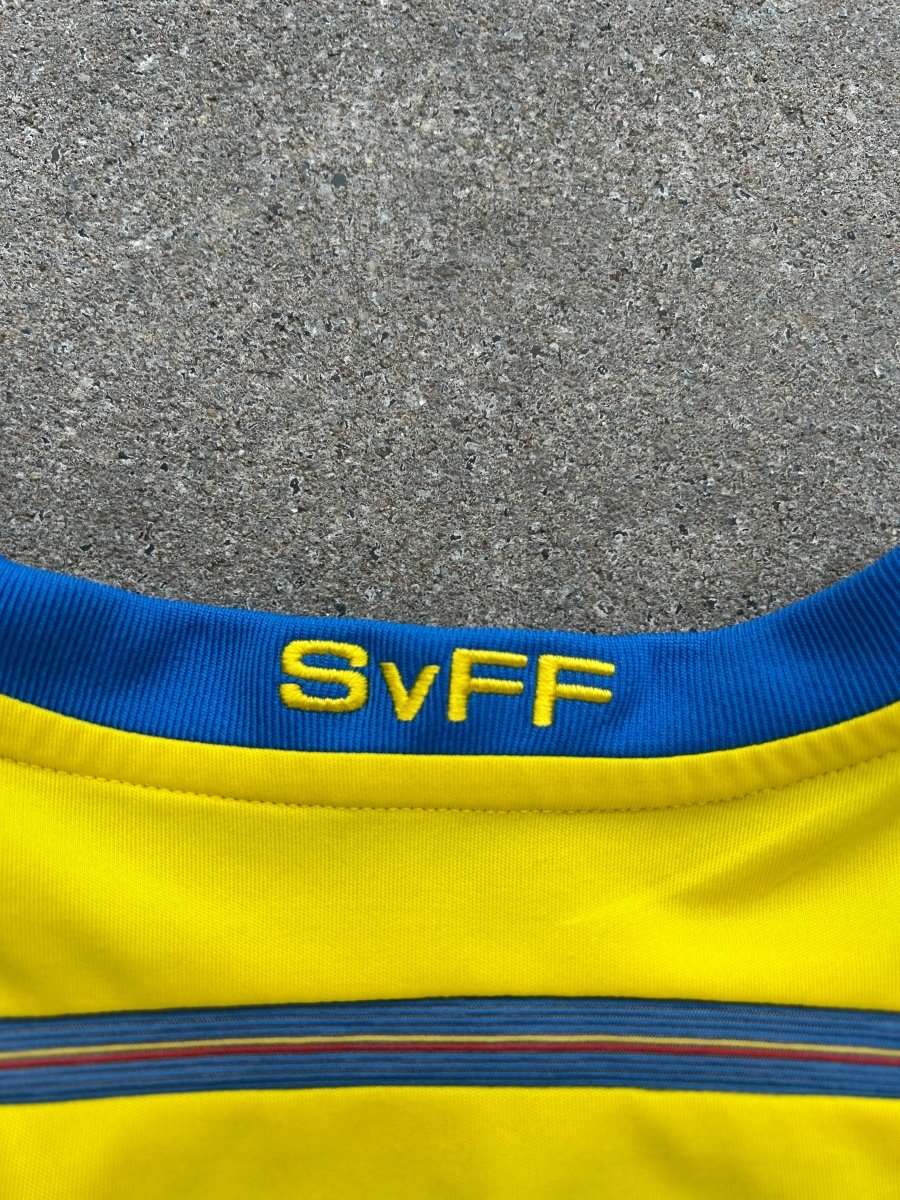 Sweden 2014/15 Original Home Shirt Ibrahimovic 10 Size XL - Shorty Football Shirts