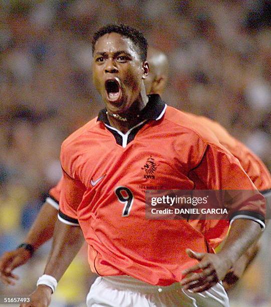 Netherlands 1998/99 Home Shirt Kluivert #9 Size L