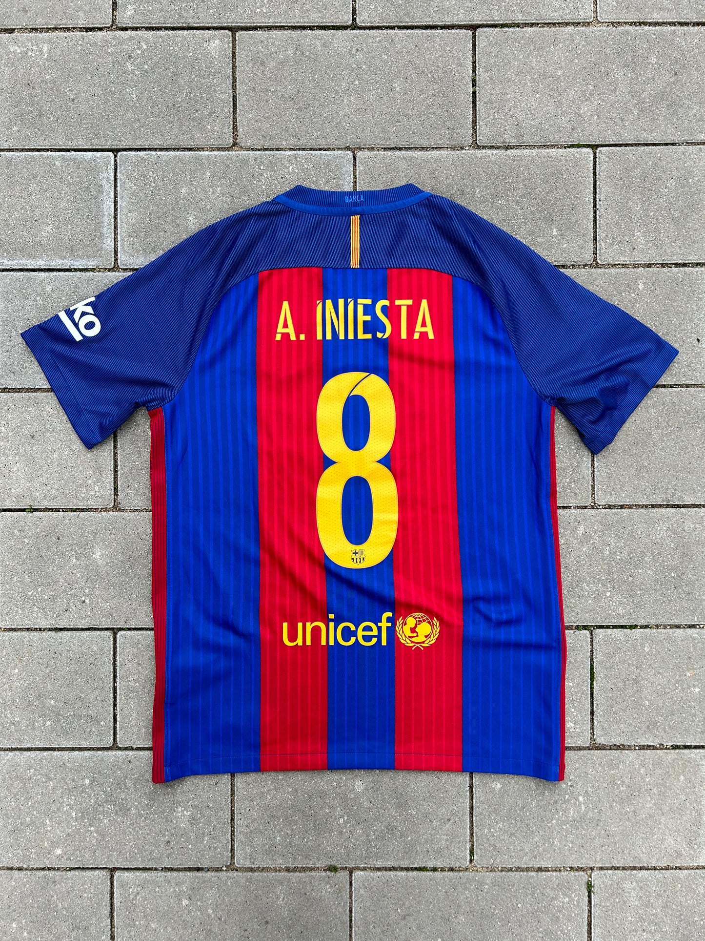 Barcelona 2016/17 Original Home Shirt Iniesta #8 Size M