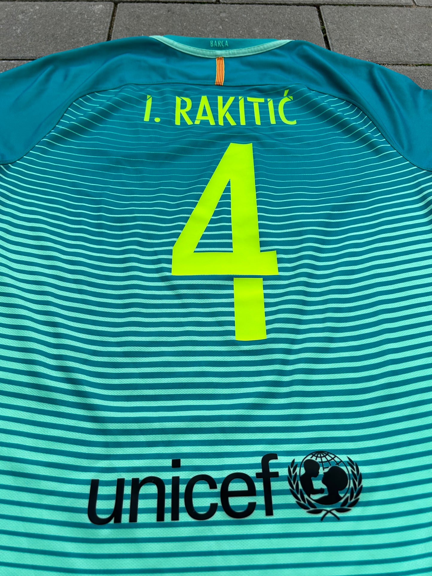 Barcelona 2016/17 Original Third Shirt Rakitic #4 Size M