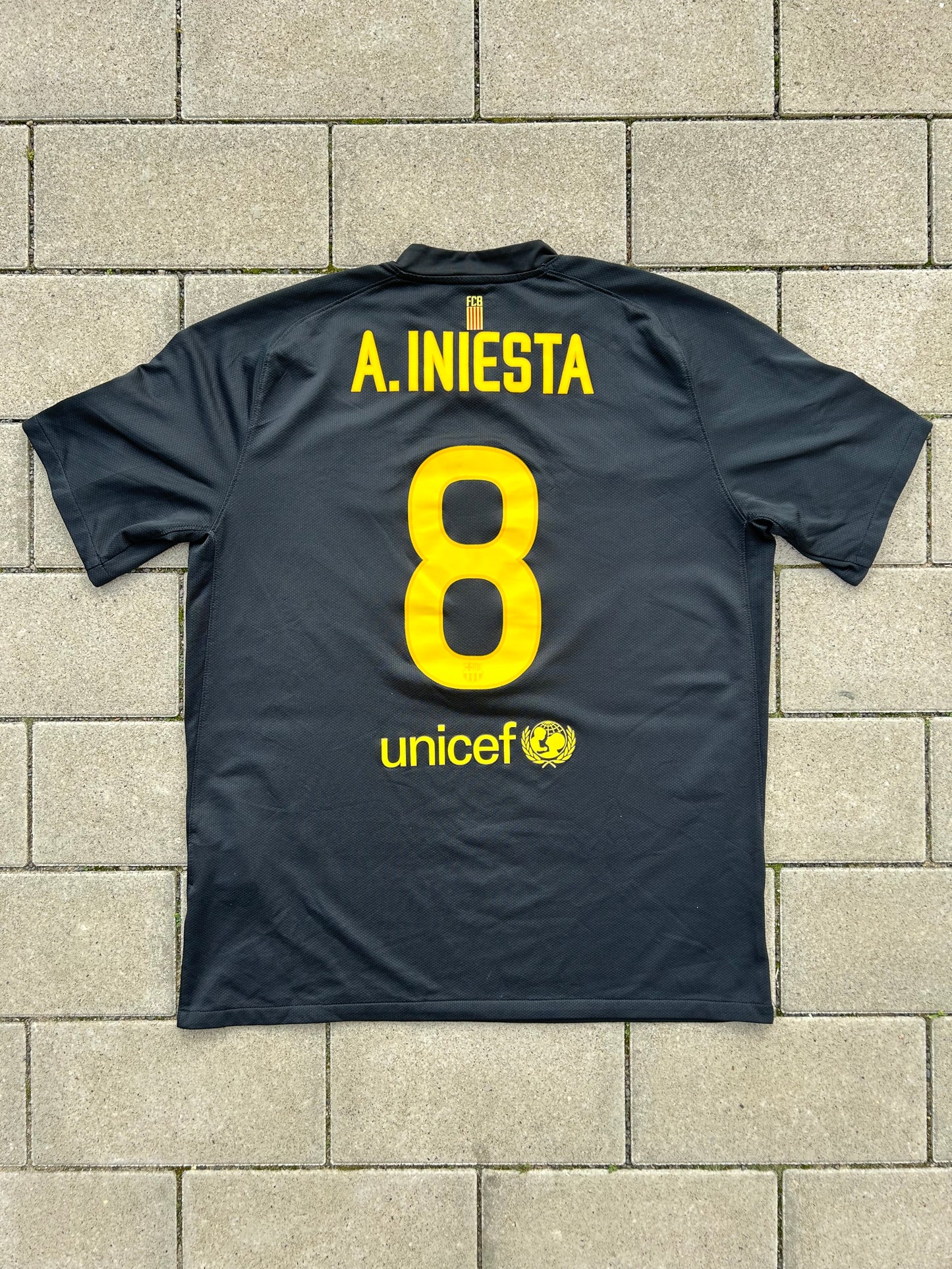 Barcelona 2011/12 Original Away Shirt Iniesta #8 Size XL