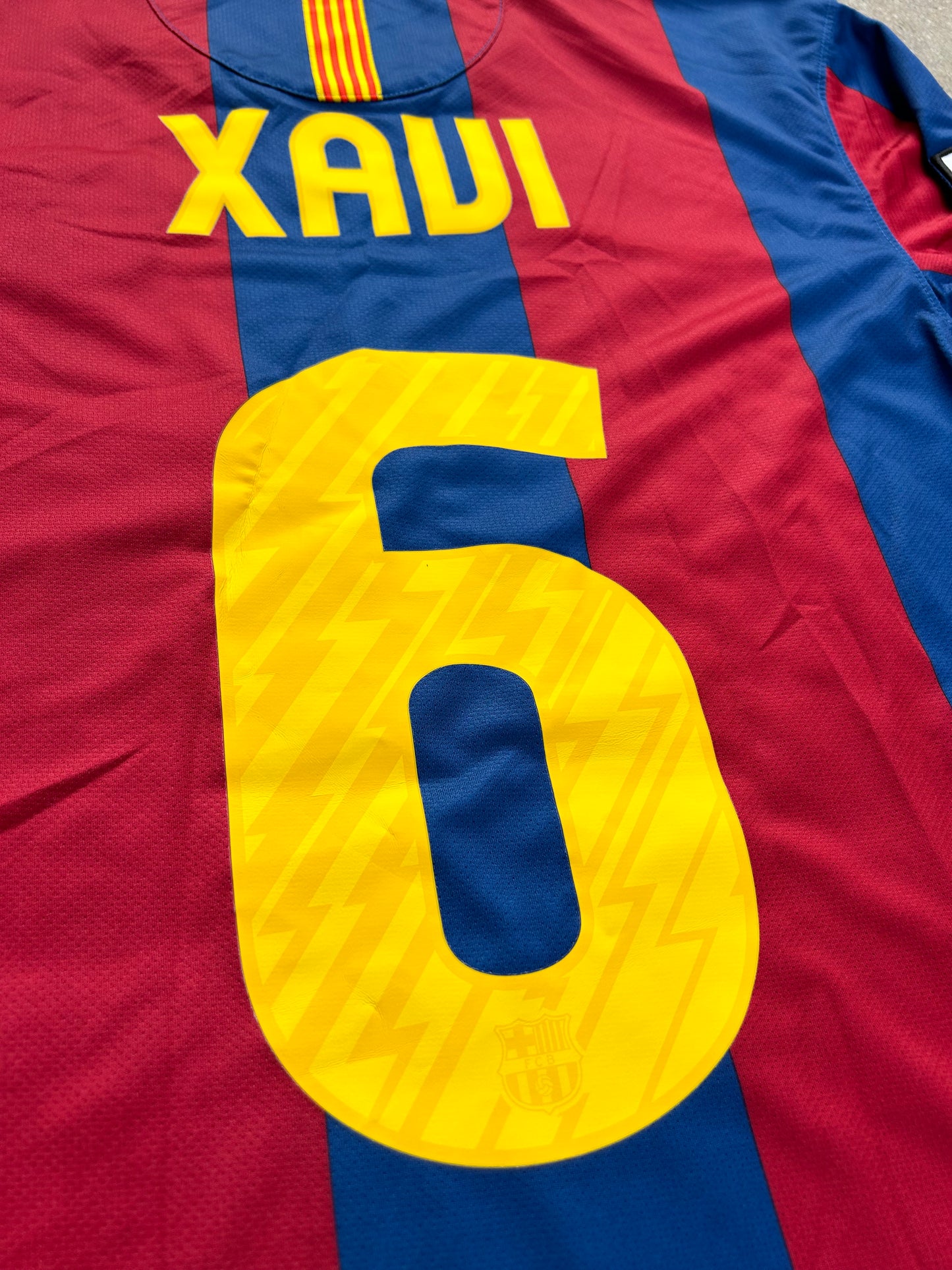 Barcelona 2010/11 Authentic Home Shirt Xavi #6 L/S Size M