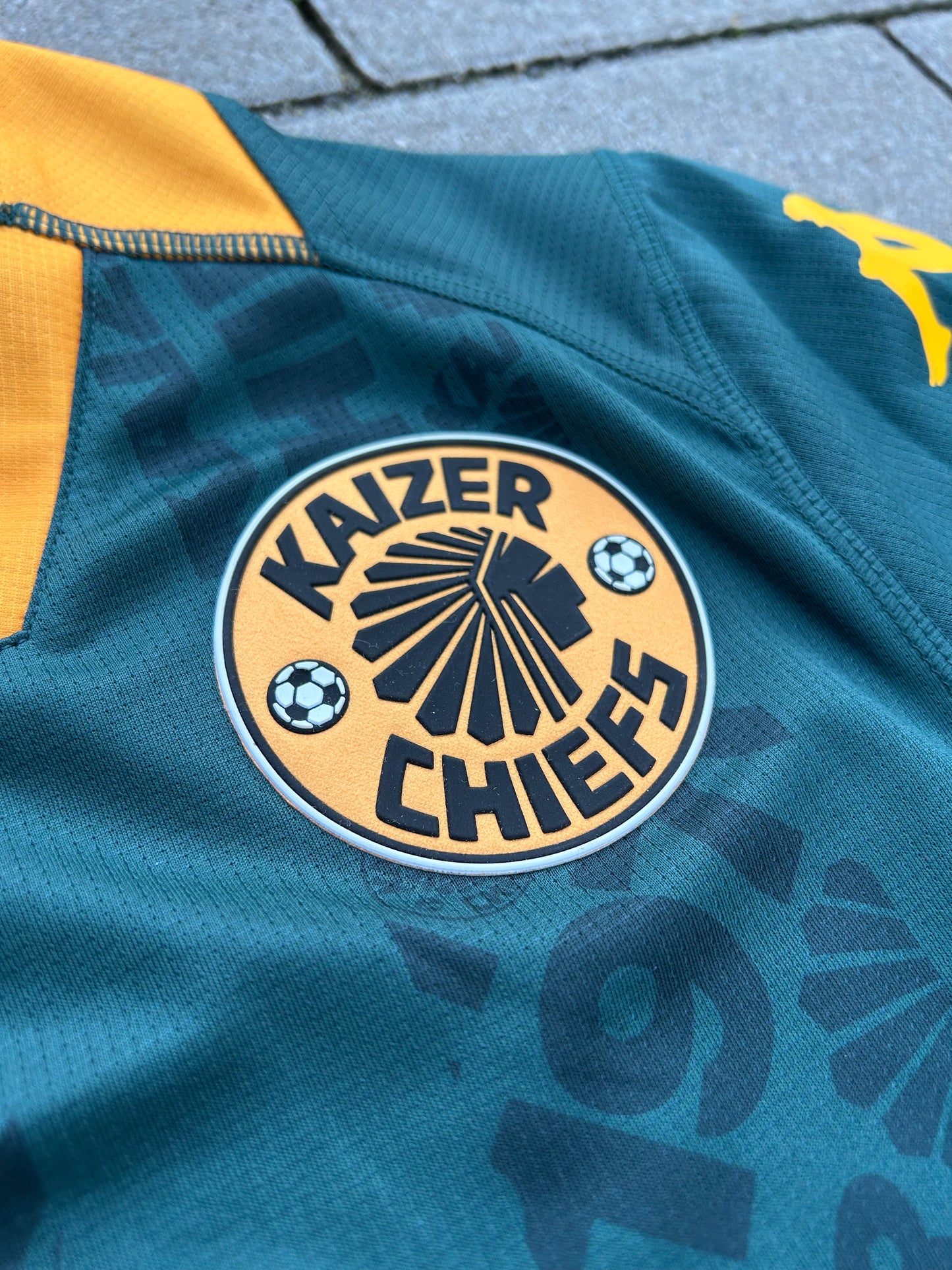 Kaizer Chiefs 2023/24 Original Away Shirt Size S