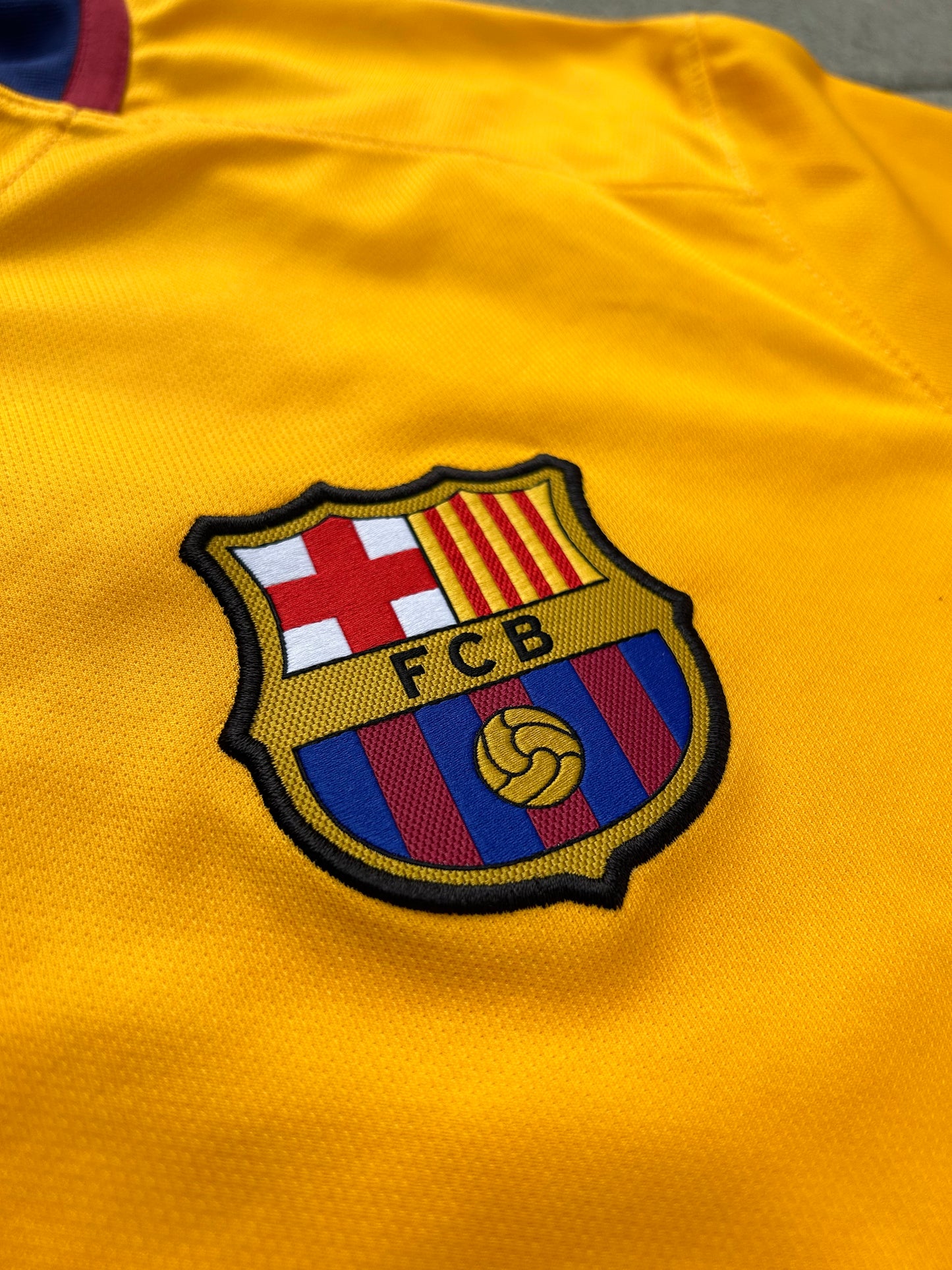 Barcelona 2015/16 Authentic Away Shirt Size XL