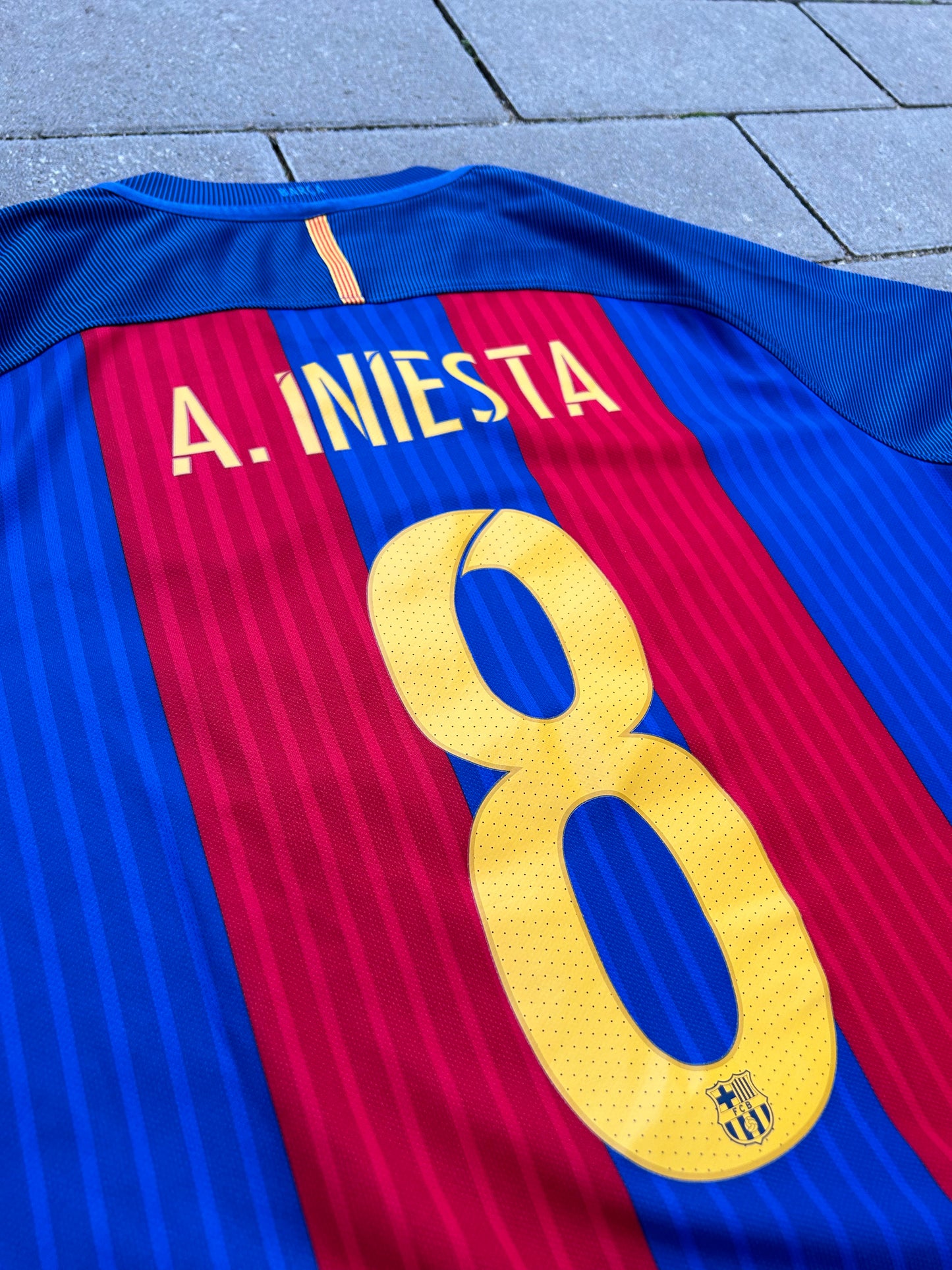 Barcelona 2016/17 Original Home Shirt Iniesta #8 Size M