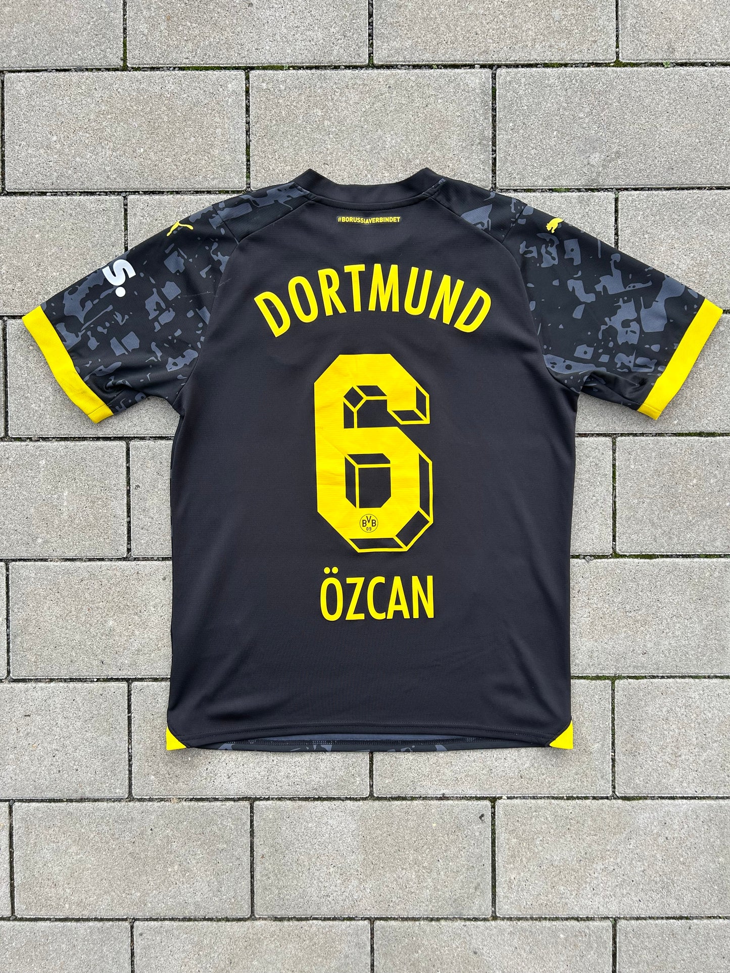 Borussia Dortmund 2023/24 Original Away Shirt Özcan #6 Size M