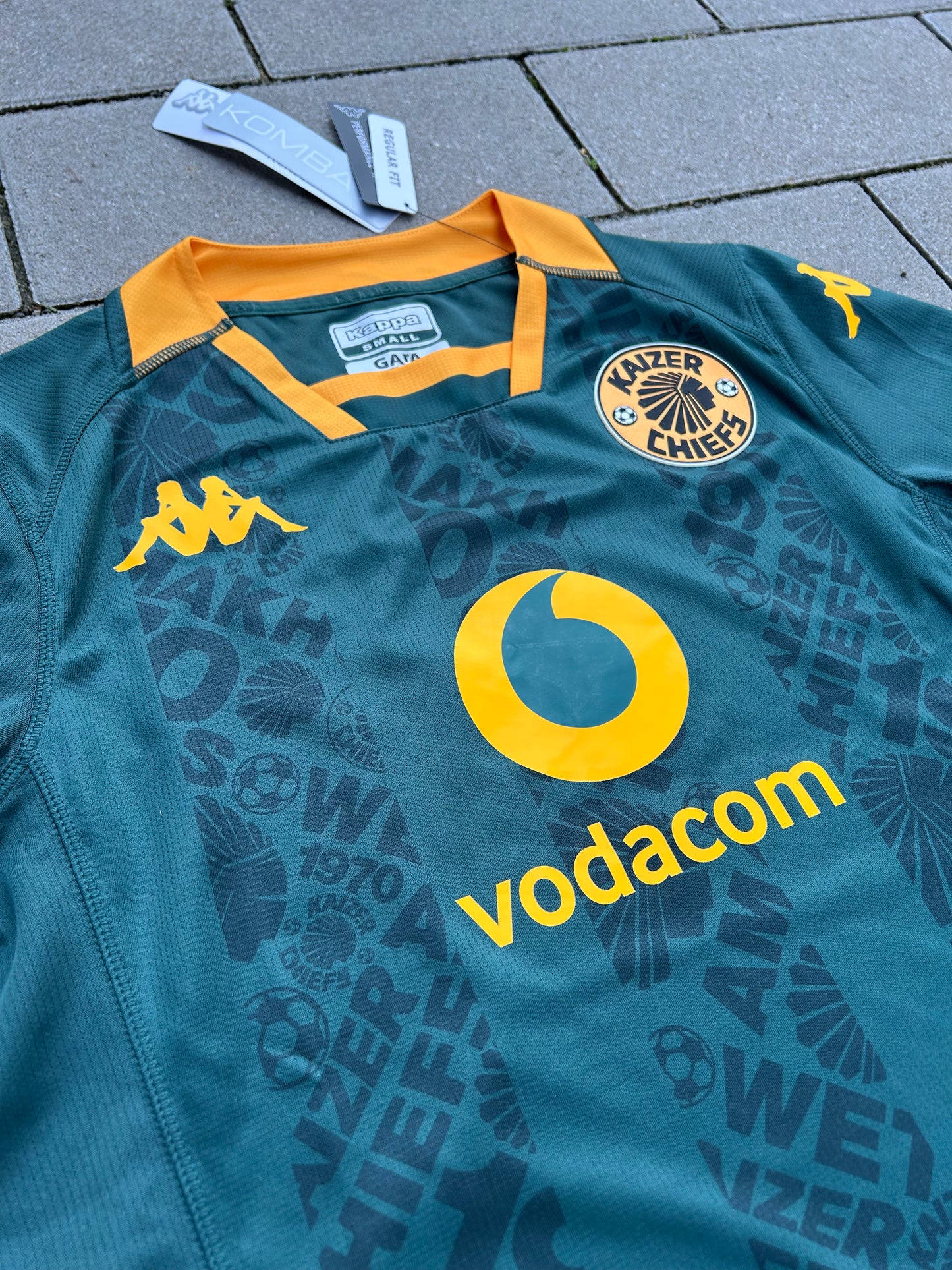 Kaizer Chiefs 2023/24 Original Away Shirt Size S