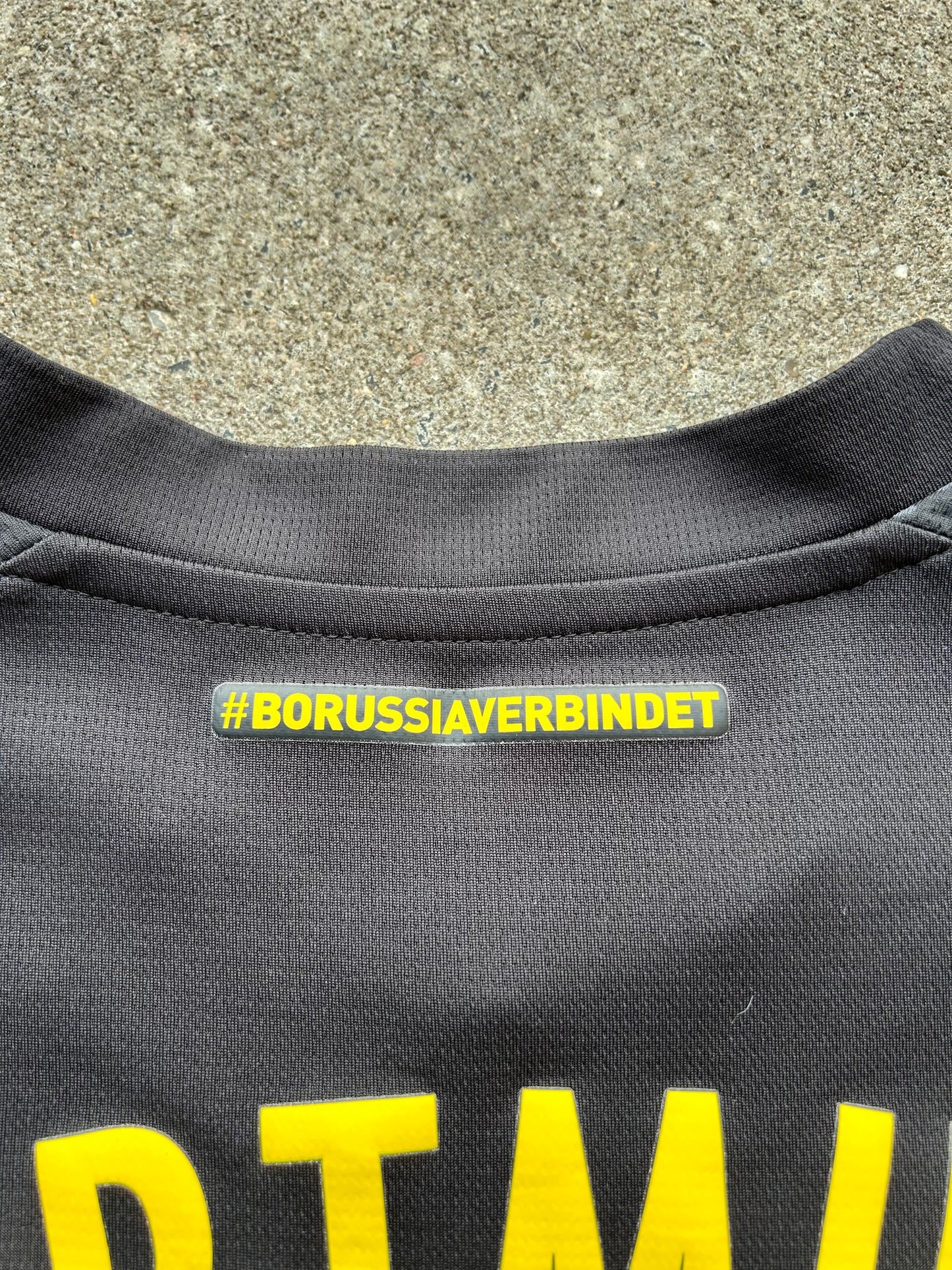 Borussia Dortmund 2023/24 Original Away Shirt Özcan #6 Size M