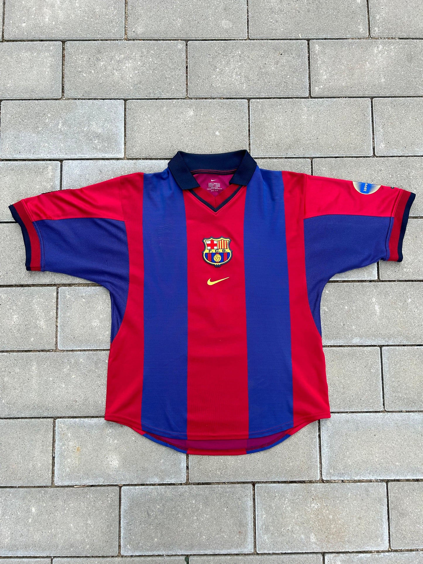 Barcelona 2000/01 Authentic Home Shirt Kluivert #9 Size S 1