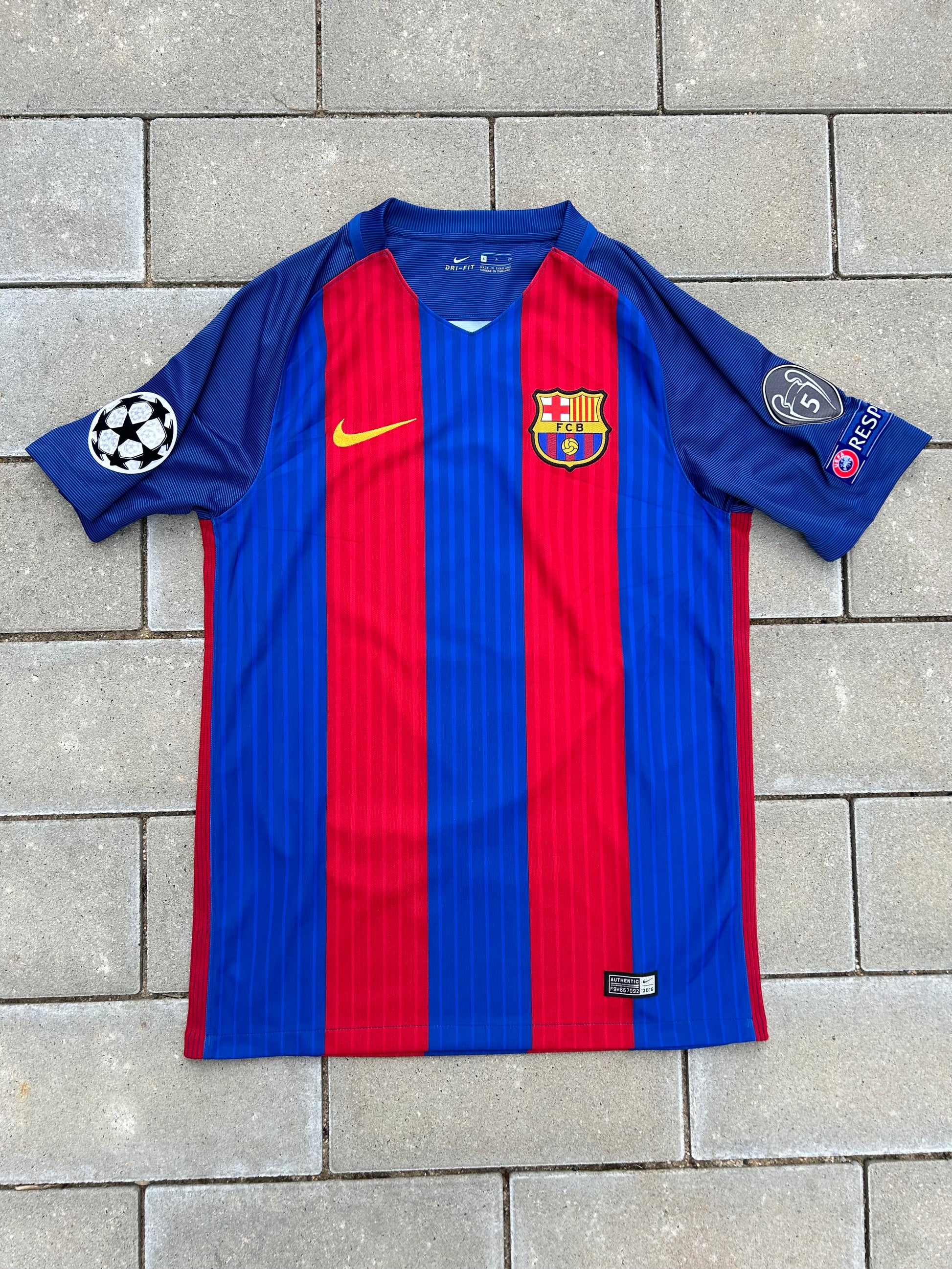 Barcelona 2016/17 Authentic Home Shirt Iniesta #8 Size S 1