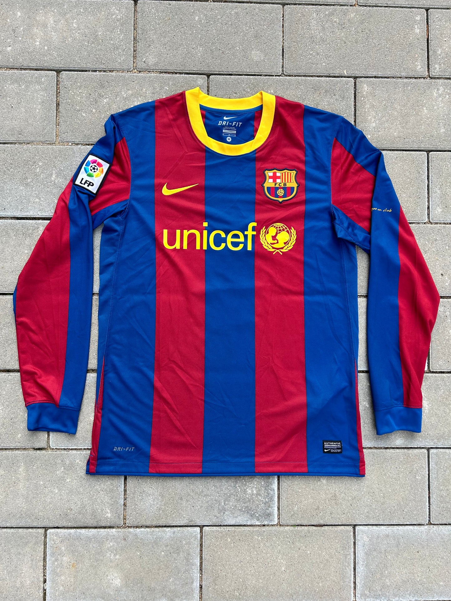 Barcelona 2010/11 Authentic Home Shirt Xavi #6 L/S Size M