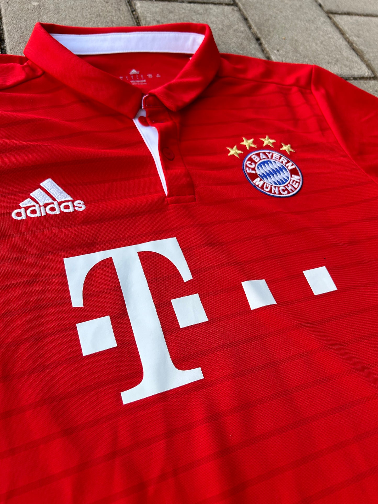 Bayern München 2016/17 Authentic Home Shirt Hummels #5 Size L