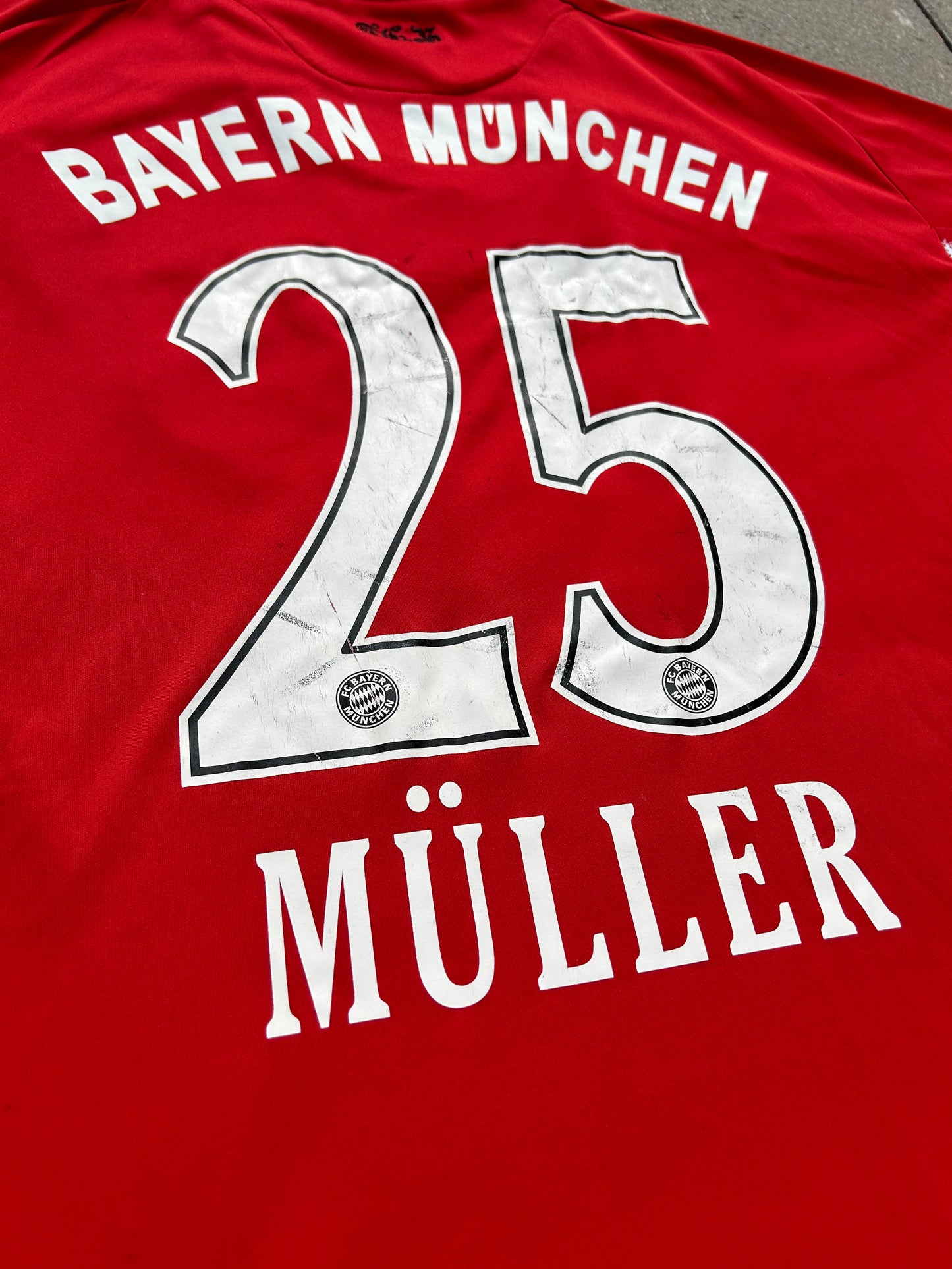 Bayern München 2010/11 Authentic Home Shirt Müller #25 Size XL